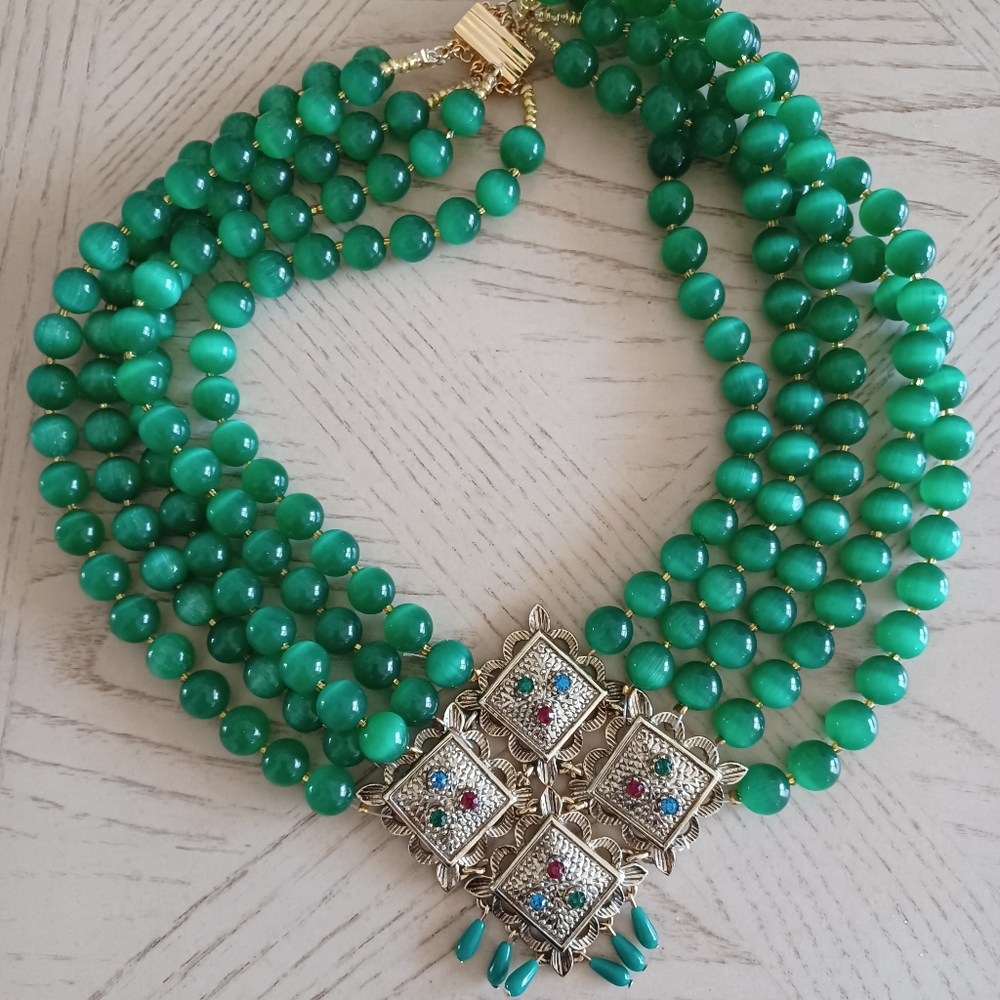 Gorgeous emerald green bead necklace with antique medallion